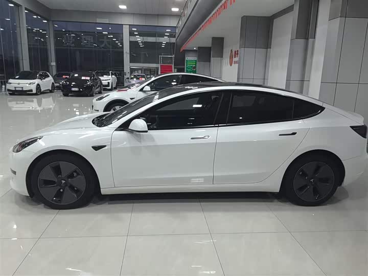 Фото 5 - Tesla Model 3