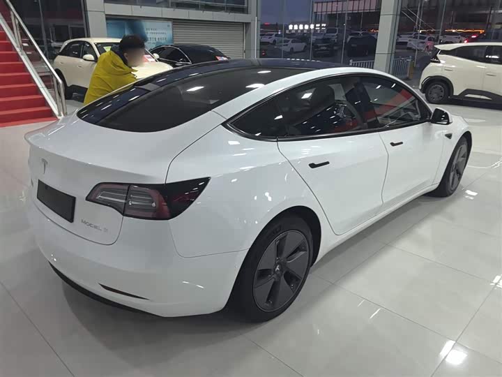 Фото 7 - Tesla Model 3