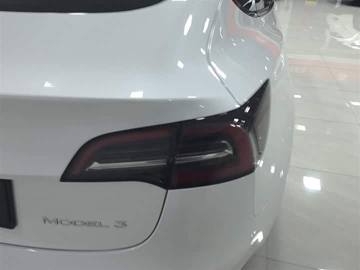 Фото 8 - Tesla Model 3