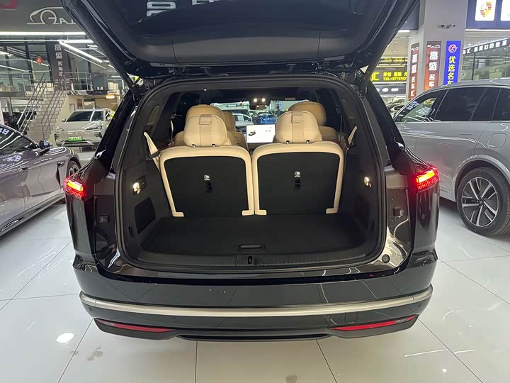 Фото 12 - Nio Onvo L90