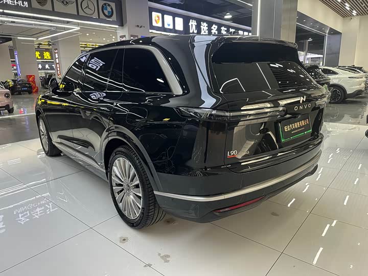 Фото 18 - Nio Onvo L90