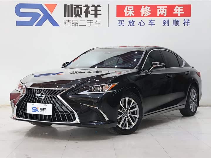 Фото 1 - Lexus ES