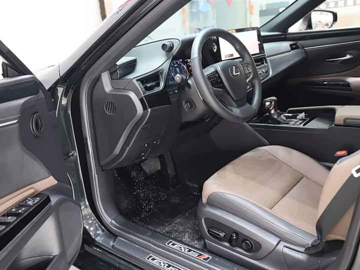 Фото 10 - Lexus ES