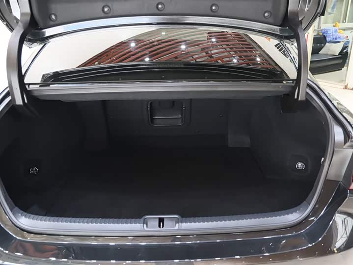 Фото 18 - Lexus ES