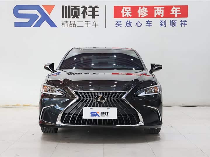 Фото 3 - Lexus ES