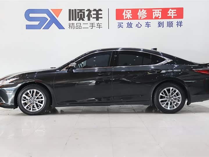 Фото 7 - Lexus ES