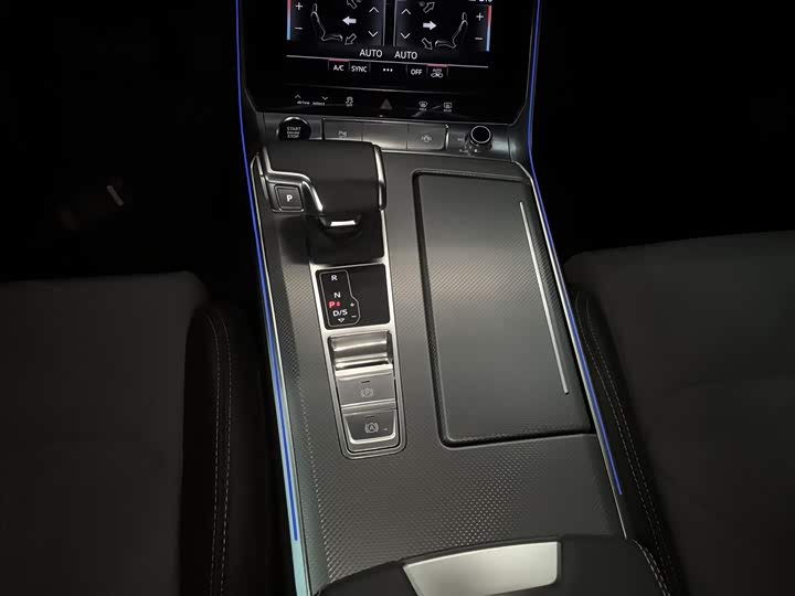 Фото 14 - Audi A6L