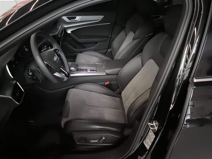 Фото 15 - Audi A6L