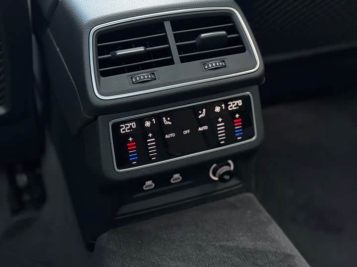 Фото 12 - Audi A6L