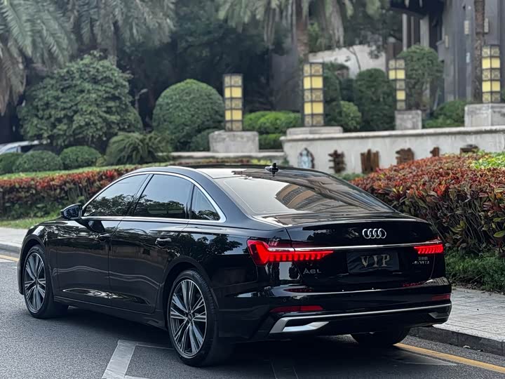 Фото 4 - Audi A6L