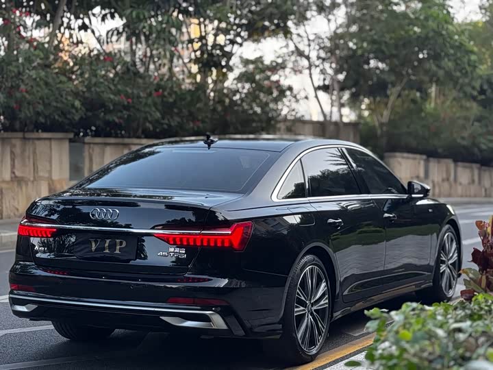 Фото 5 - Audi A6L