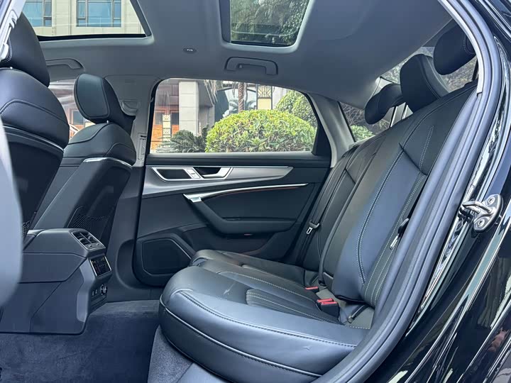 Фото 9 - Audi A6L