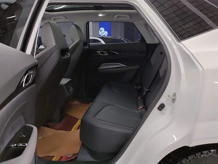 Фото 11 - Changan Oshan Z6