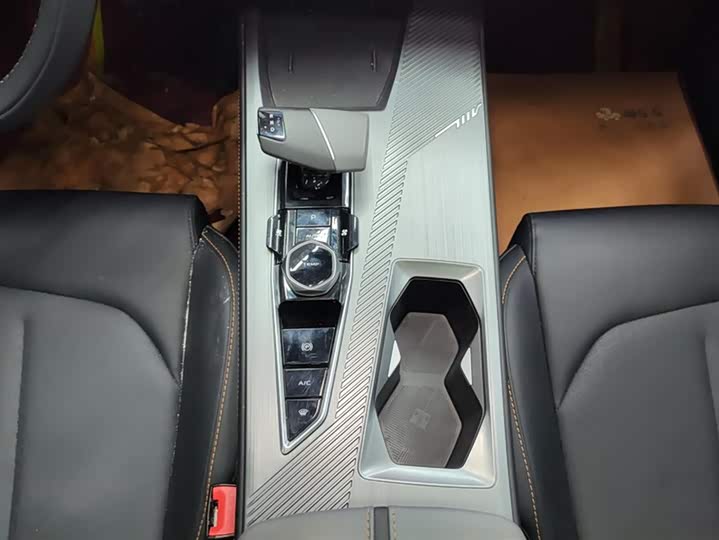 Фото 16 - Changan Oshan Z6