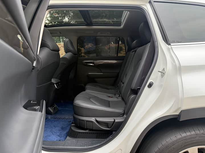 Фото 17 - Toyota Highlander