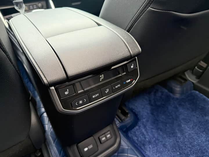 Фото 19 - Toyota Highlander