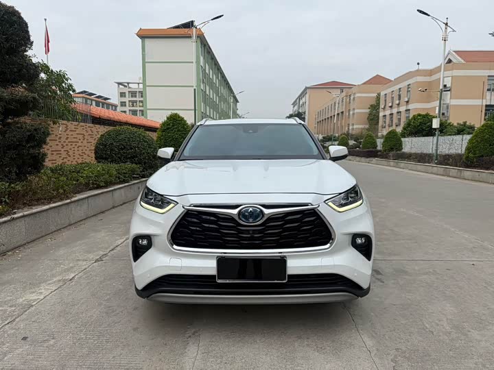 Фото 2 - Toyota Highlander