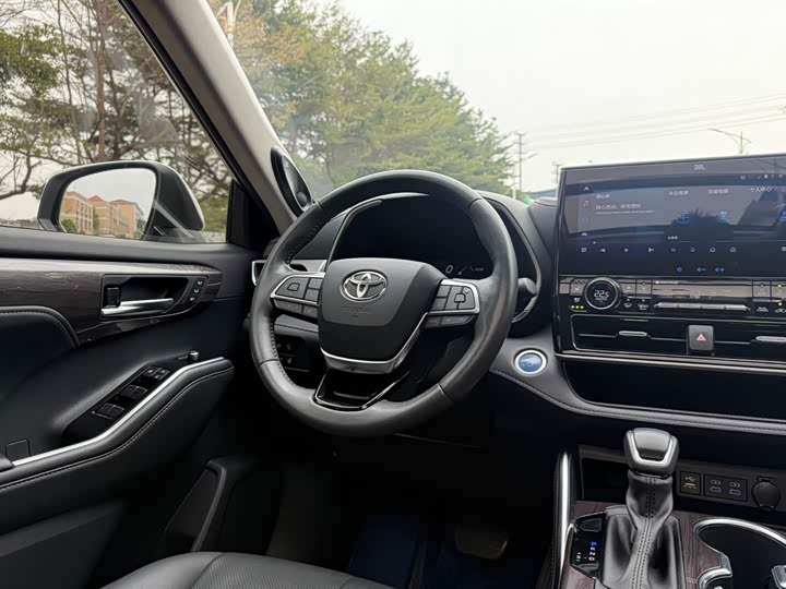 Фото 20 - Toyota Highlander