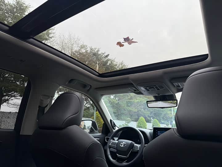 Фото 23 - Toyota Highlander