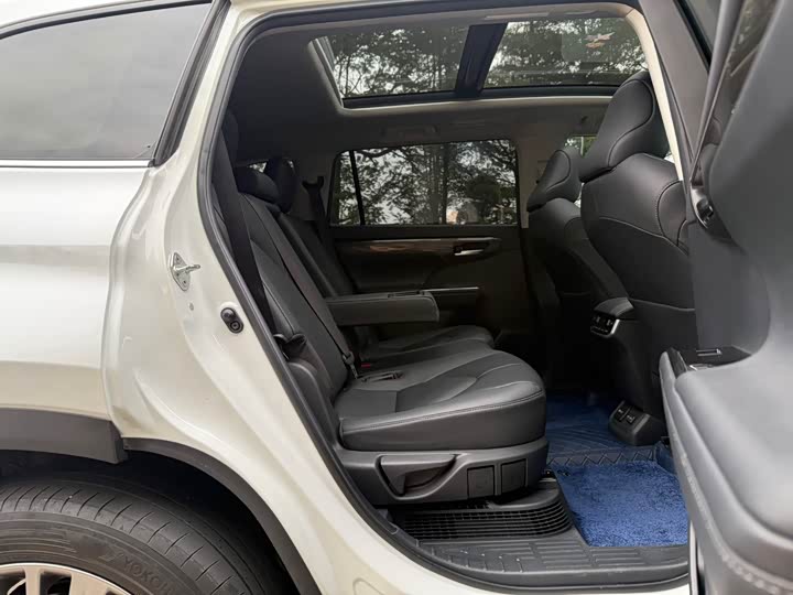 Фото 24 - Toyota Highlander