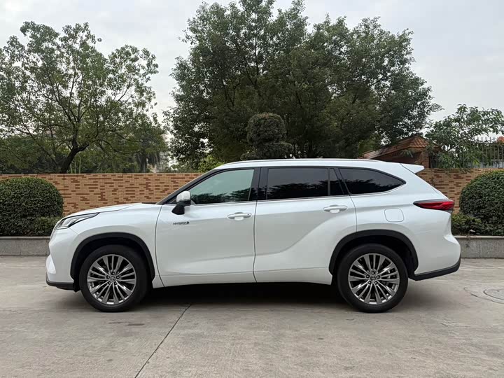 Фото 4 - Toyota Highlander