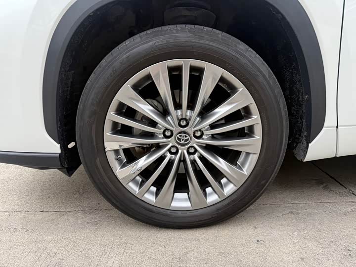 Фото 8 - Toyota Highlander