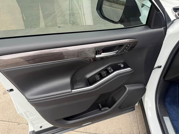 Фото 9 - Toyota Highlander