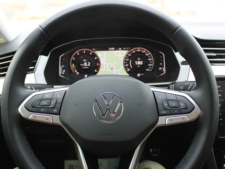 Фото 11 - Volkswagen Passat Variant