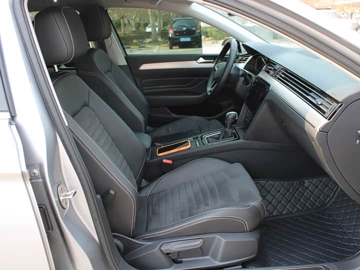 Фото 14 - Volkswagen Passat Variant