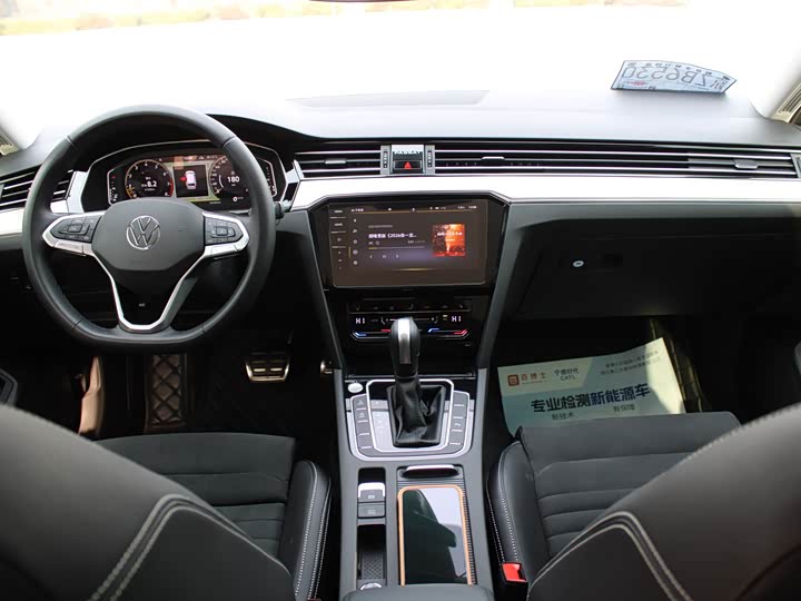 Фото 17 - Volkswagen Passat Variant