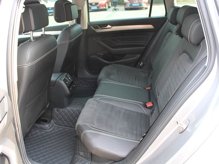 Фото 18 - Volkswagen Passat Variant