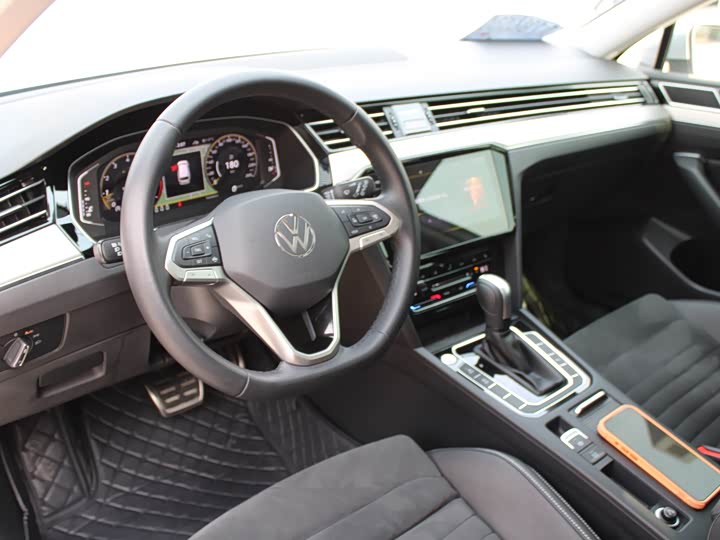 Фото 20 - Volkswagen Passat Variant