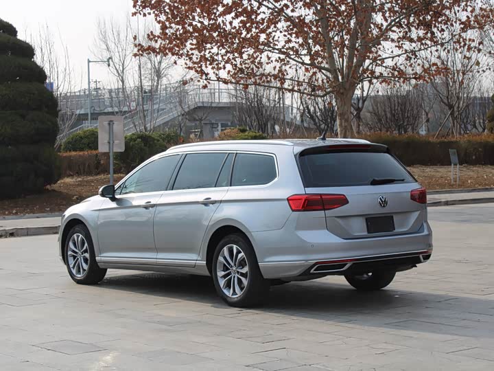 Фото 8 - Volkswagen Passat Variant