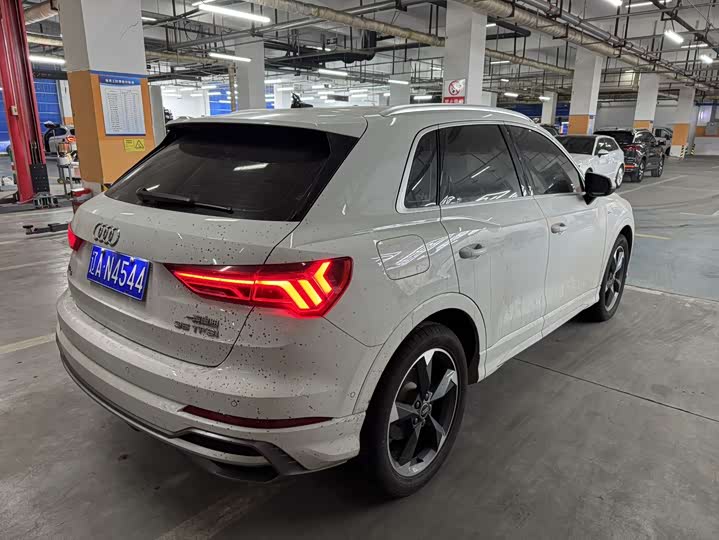 Фото 4 - Audi Q3