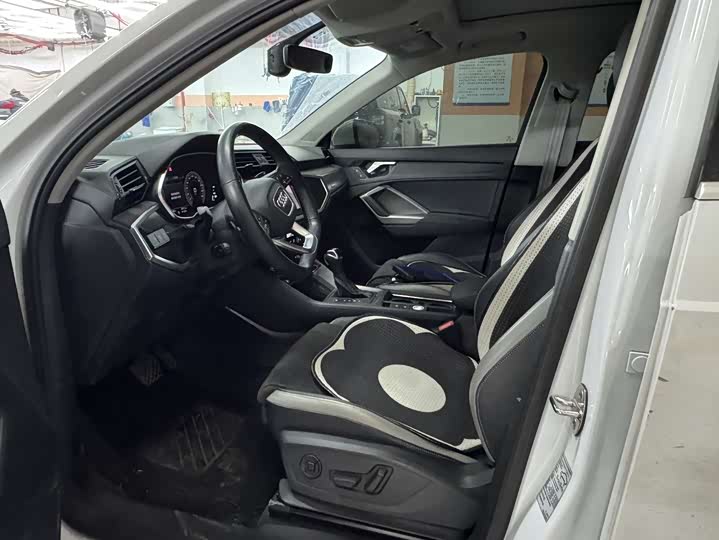 Фото 8 - Audi Q3