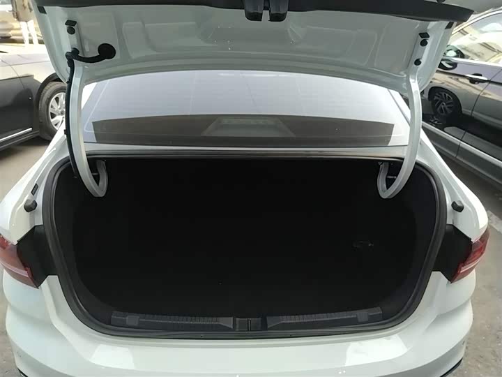 Фото 9 - Volkswagen Lavida