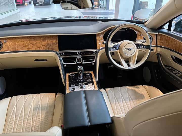 Фото 5 - Bentley Flying Spur