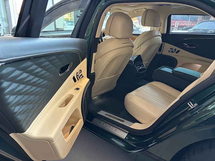 Фото 8 - Bentley Flying Spur