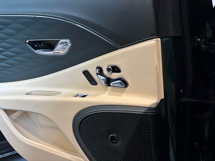 Фото 9 - Bentley Flying Spur