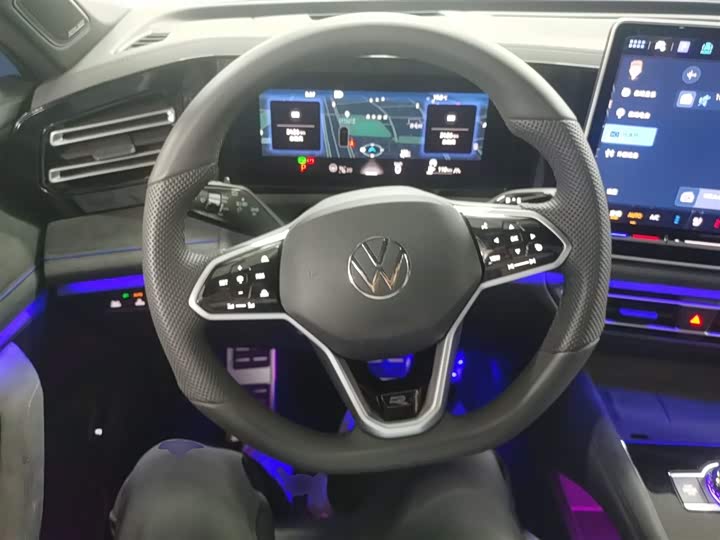 Фото 11 - Volkswagen Tiguan L Pro