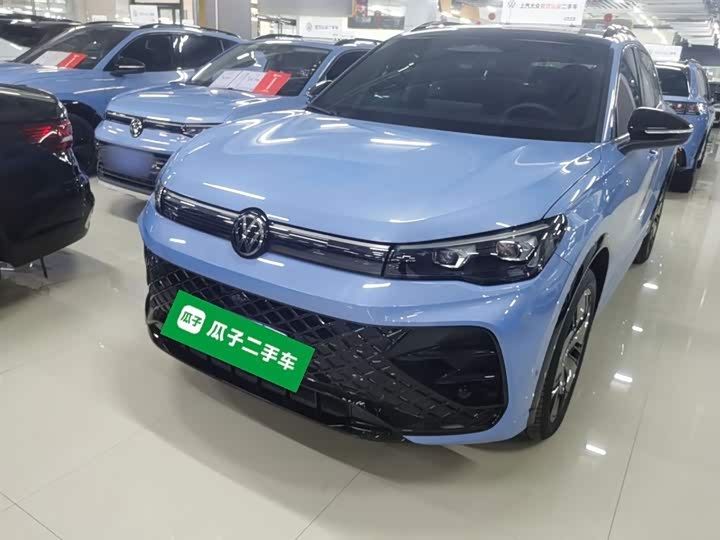 Фото 2 - Volkswagen Tiguan L Pro