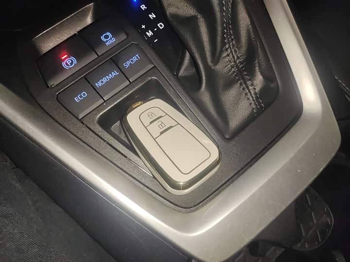 Фото 11 - Toyota Wildlander