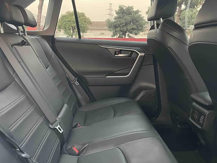 Фото 13 - Toyota Wildlander