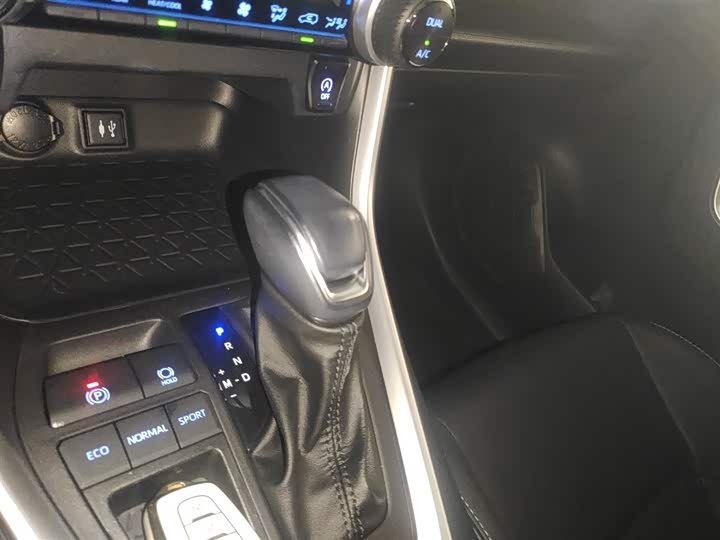 Фото 6 - Toyota Wildlander