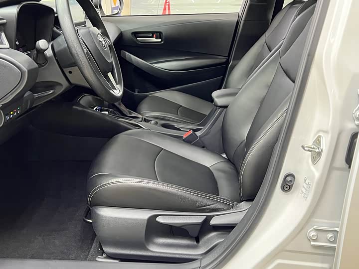 Фото 12 - Toyota Corolla