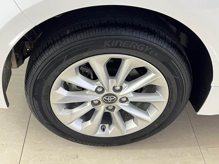 Фото 18 - Toyota Corolla