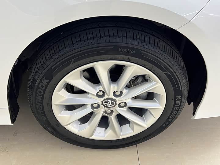 Фото 19 - Toyota Corolla