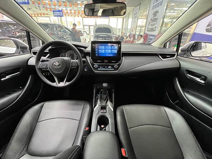 Фото 8 - Toyota Corolla