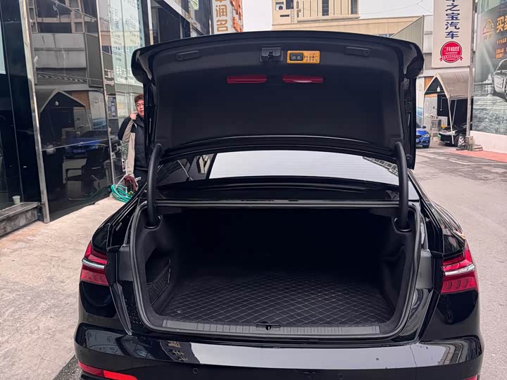 Фото 13 - Audi A6L