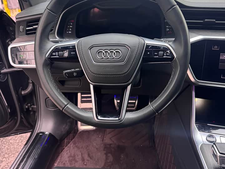 Фото 6 - Audi A6L